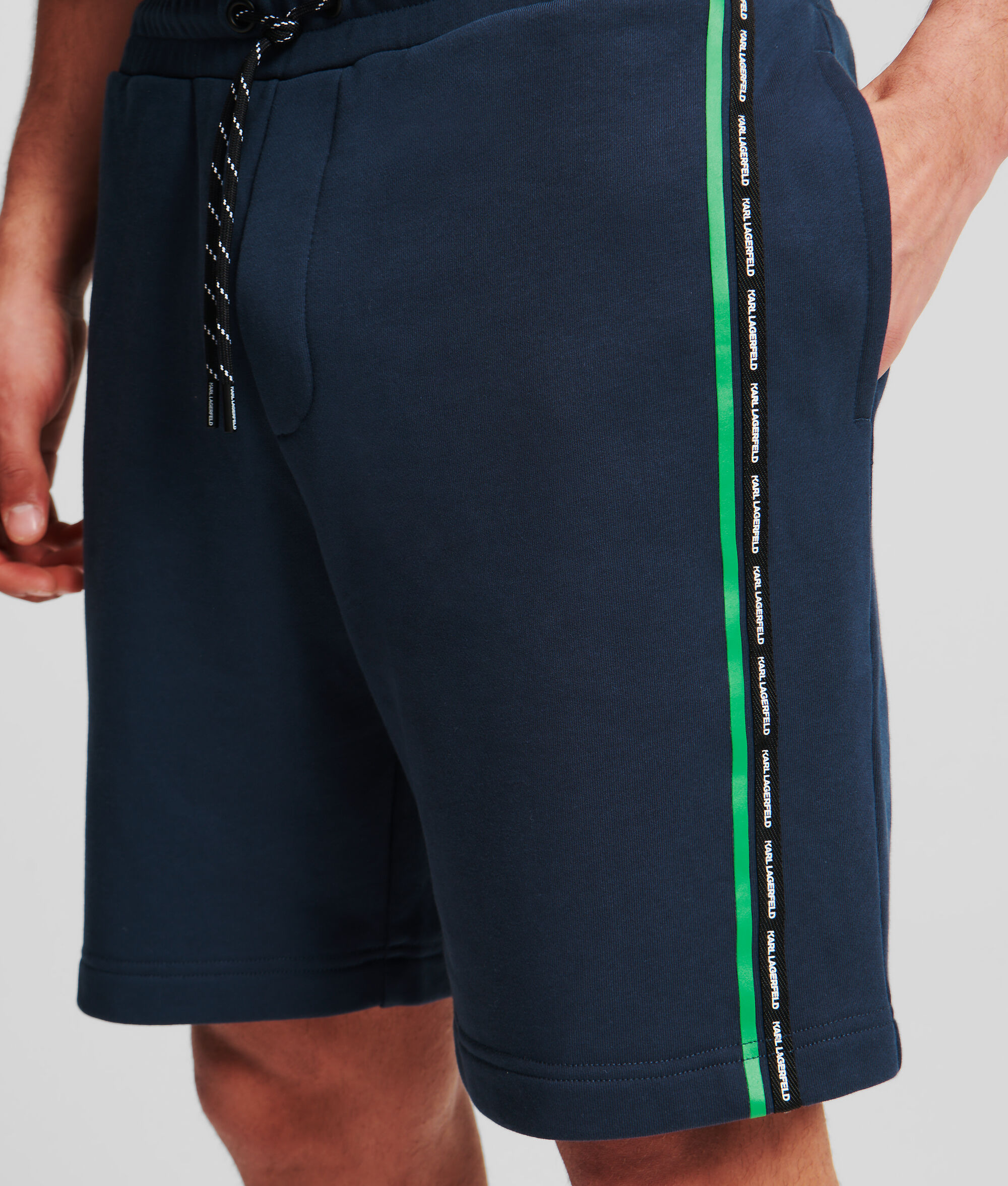 (image for) Dependable STRIPE LOGO SHORTS